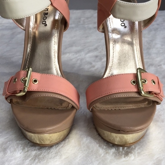 Bamboo Julianne Gold and Pink Wedge - Picture 4 of 6